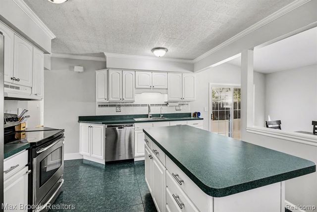 8451 Doncaster Drive, Sterling Heights, MI 48312