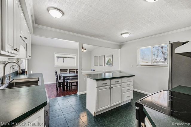 8451 Doncaster Drive, Sterling Heights, MI 48312