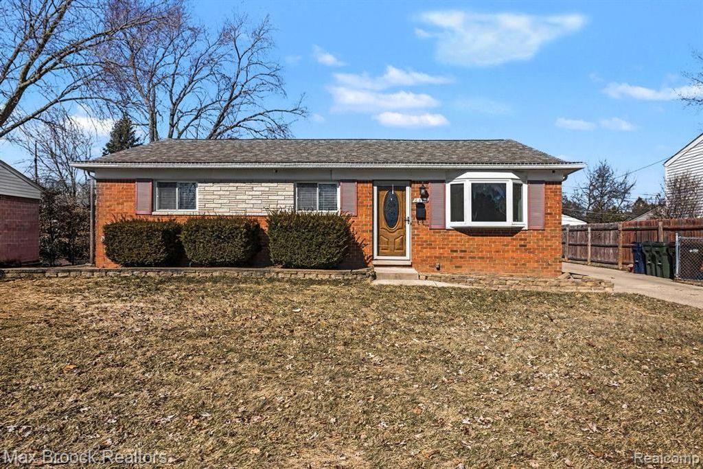 8451 Doncaster Drive, Sterling Heights, MI 48312