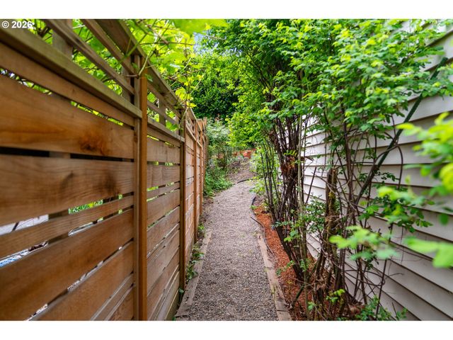 7133 Sw 7TH Ave, Portland, OR 97219