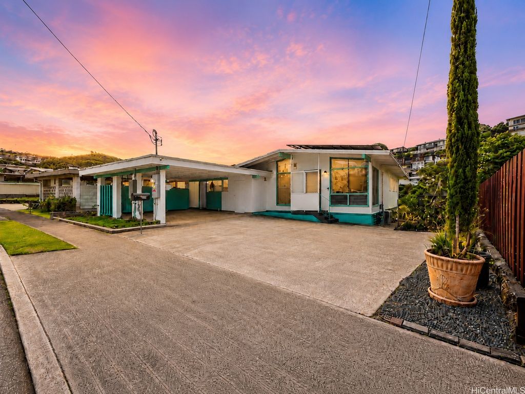 1453 Onipaa Street, Honolulu, HI 96819