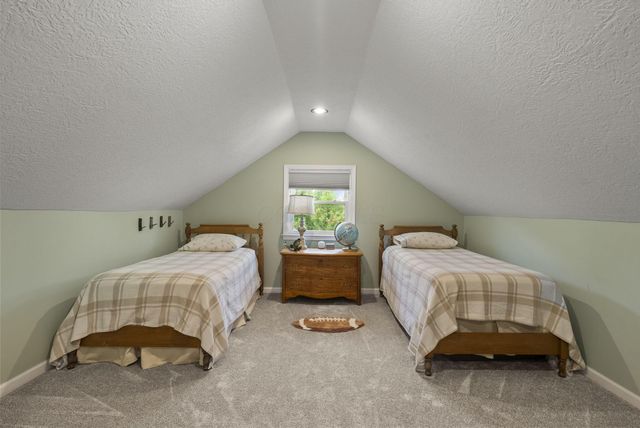 913 Groveport Road, Canal Winchester, OH 43110