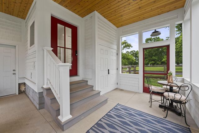913 Groveport Road, Canal Winchester, OH 43110
