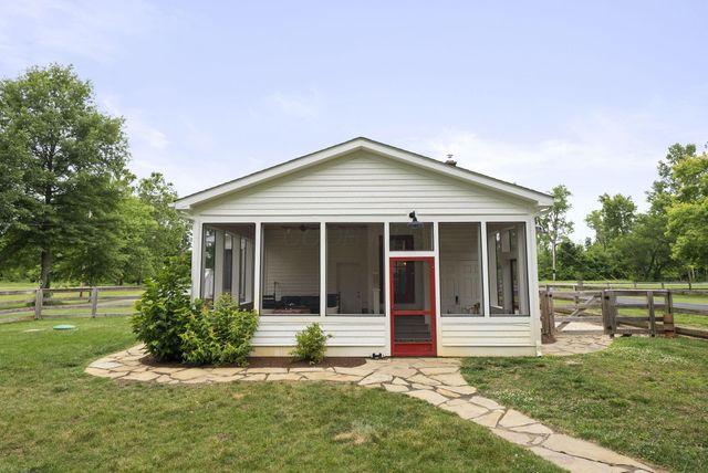913 Groveport Road, Canal Winchester, OH 43110