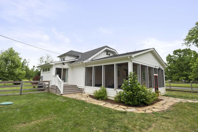 913 Groveport Road, Canal Winchester, OH 43110