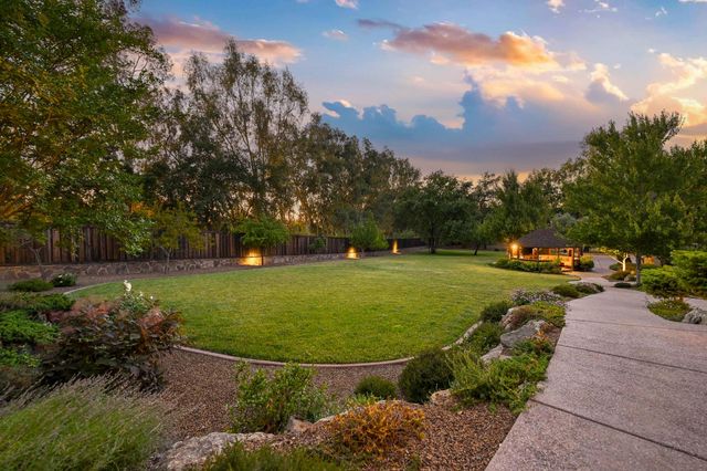 8611 Angeli Ln, Loomis, CA 95650