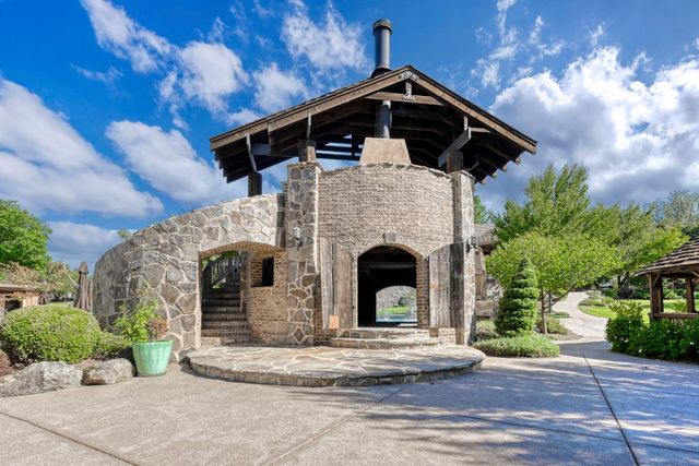 8611 Angeli Ln, Loomis, CA 95650