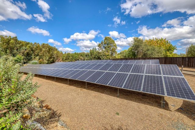 8611 Angeli Ln, Loomis, CA 95650