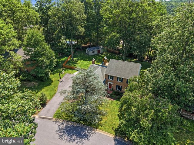 105 WOOD LOT LN, Lancaster, PA 17601