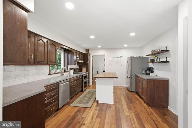 105 WOOD LOT LN, Lancaster, PA 17601