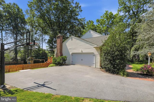 105 WOOD LOT LN, Lancaster, PA 17601