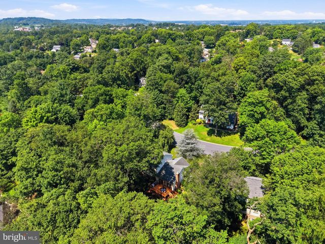 105 WOOD LOT LN, Lancaster, PA 17601