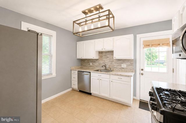 103 S CEDAR AVE, Maple Shade, NJ 08052