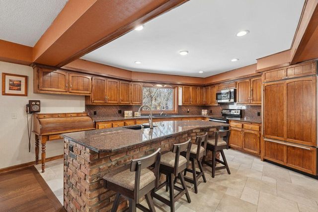 6175 Heather Place NE, Fridley, MN 55432