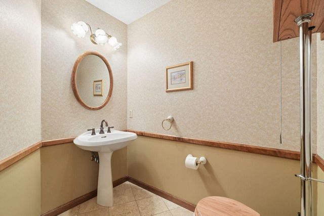 6175 Heather Place NE, Fridley, MN 55432