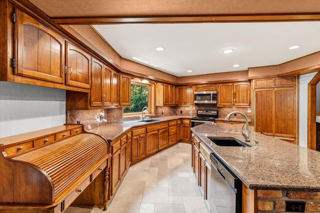 6175 Heather Place NE, Fridley, MN 55432
