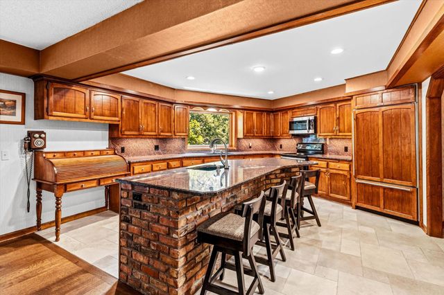6175 Heather Place NE, Fridley, MN 55432