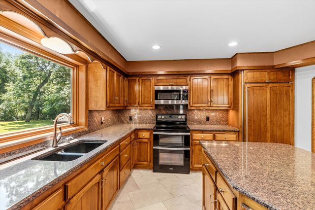 6175 Heather Place NE, Fridley, MN 55432