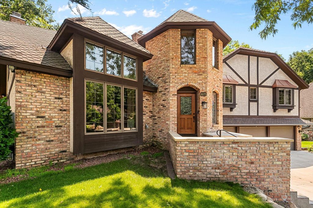 6175 Heather Place NE, Fridley, MN 55432