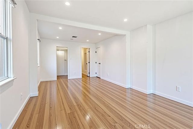 6530 Denver, Los Angeles, CA 90044