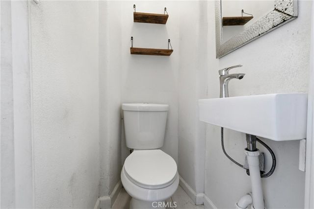 6530 Denver, Los Angeles, CA 90044