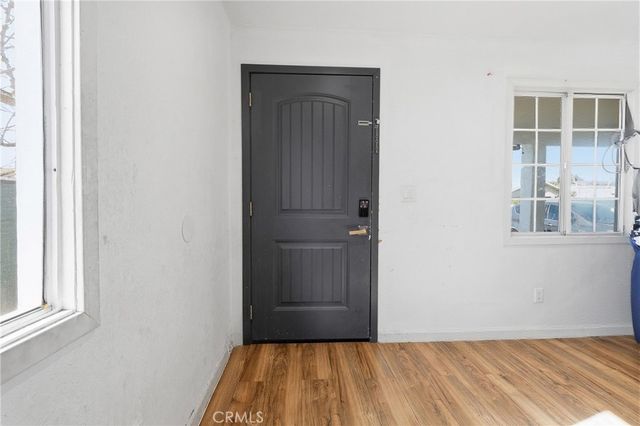 6530 Denver, Los Angeles, CA 90044