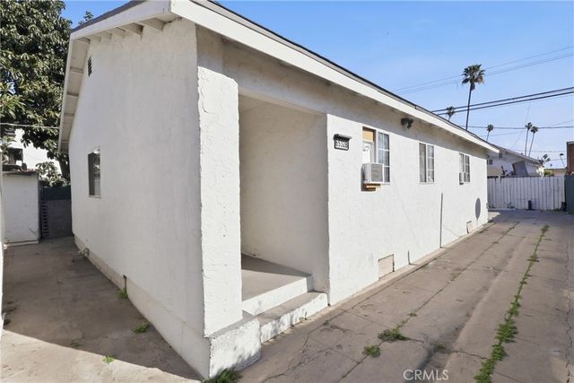 6530 Denver, Los Angeles, CA 90044