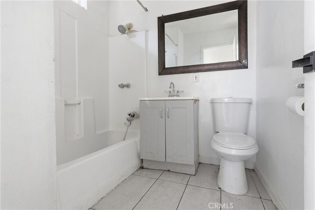 6530 Denver, Los Angeles, CA 90044