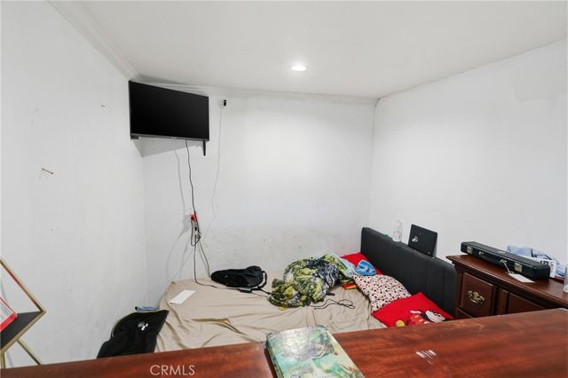 6530 Denver, Los Angeles, CA 90044