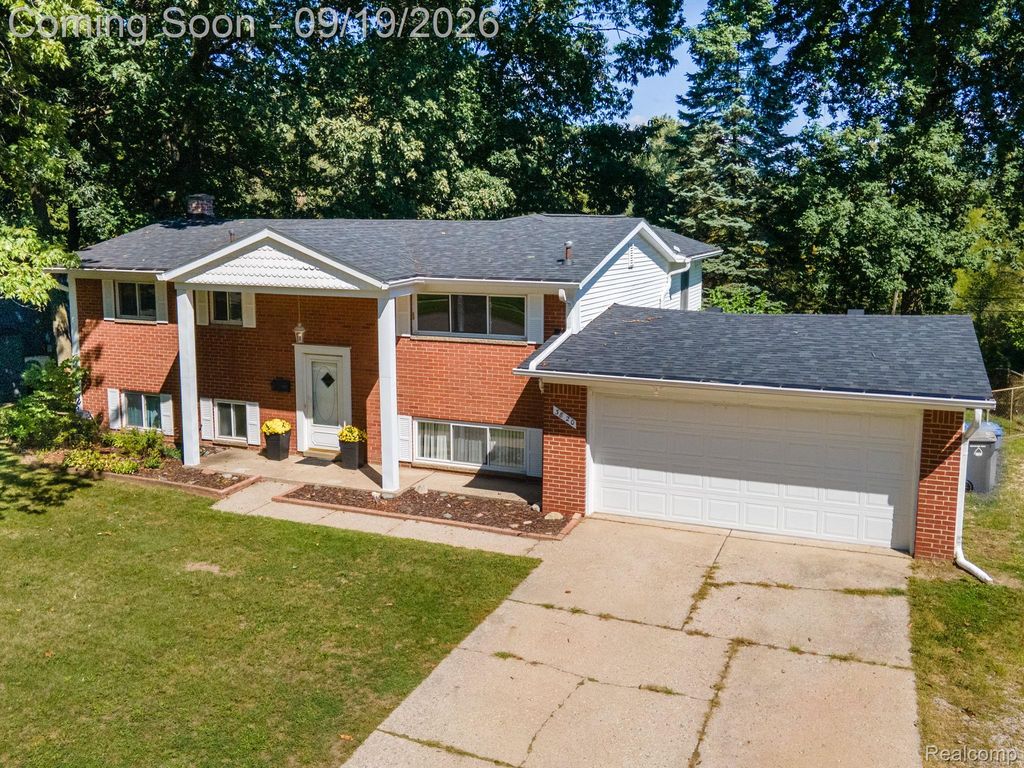3820 Percy King Road, Waterford Charter Township, MI 48329