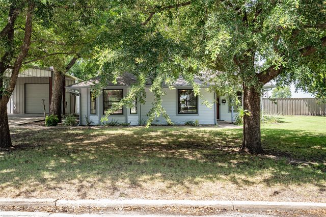 205 Murchison Street, Farmersville, TX 75442
