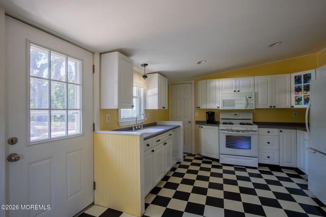 35 Academy Street, Farmingdale, NJ 07727