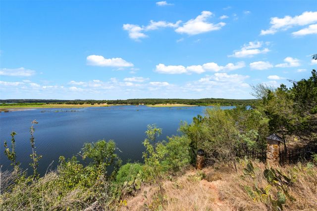 335 Harbor DR, Spicewood, TX 78669
