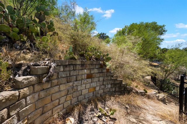 335 Harbor DR, Spicewood, TX 78669