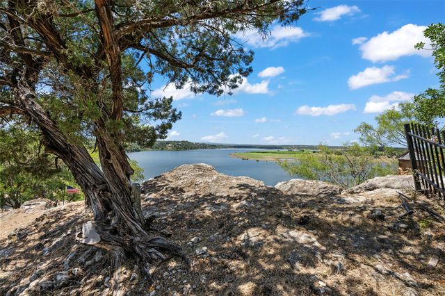 335 Harbor DR, Spicewood, TX 78669