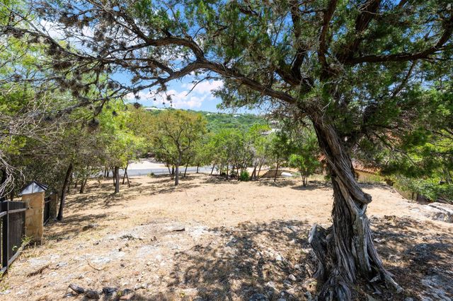 335 Harbor DR, Spicewood, TX 78669