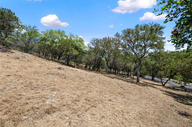 335 Harbor DR, Spicewood, TX 78669
