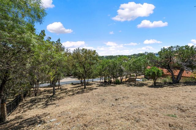 335 Harbor DR, Spicewood, TX 78669