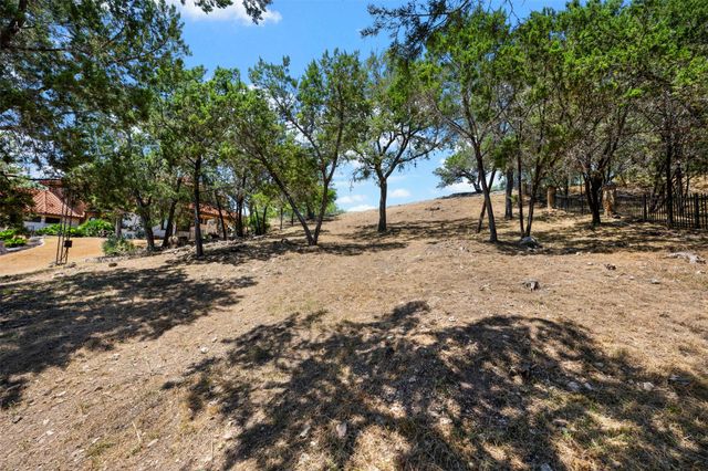 335 Harbor DR, Spicewood, TX 78669