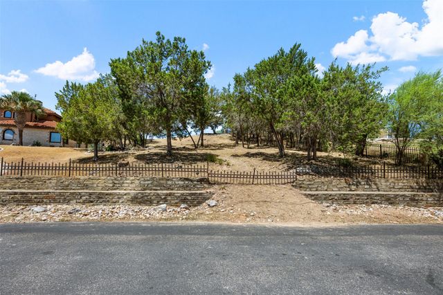 335 Harbor DR, Spicewood, TX 78669