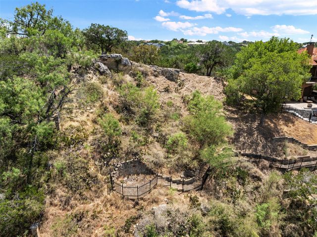 335 Harbor DR, Spicewood, TX 78669