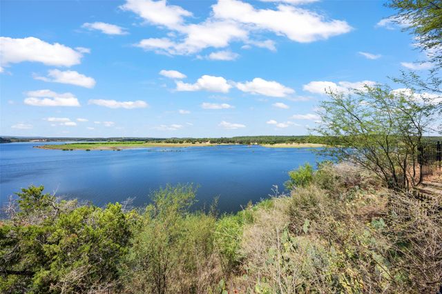 335 Harbor DR, Spicewood, TX 78669