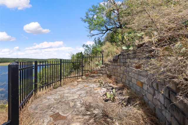 335 Harbor DR, Spicewood, TX 78669