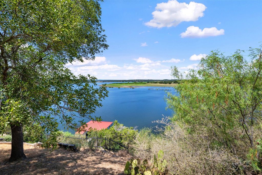 335 Harbor DR, Spicewood, TX 78669