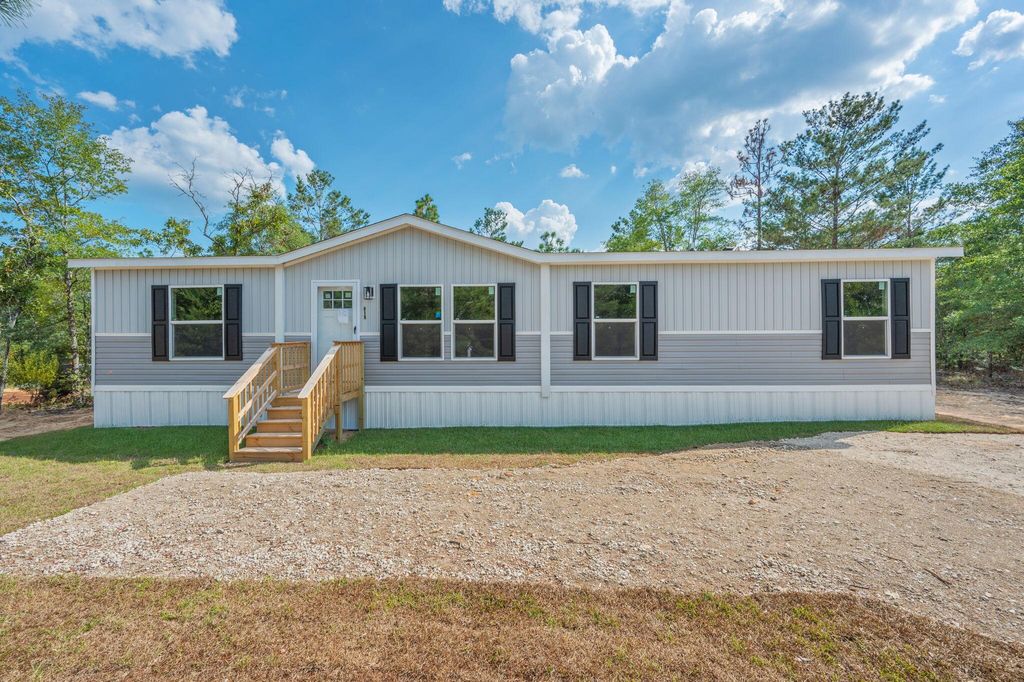 210 Amaryllis Lane, Defuniak Springs, FL 32433