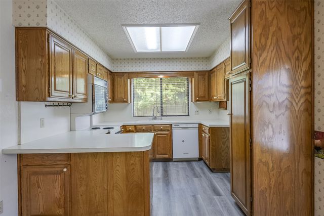 6111 Fern Meadow Road, Arlington, TX 76017