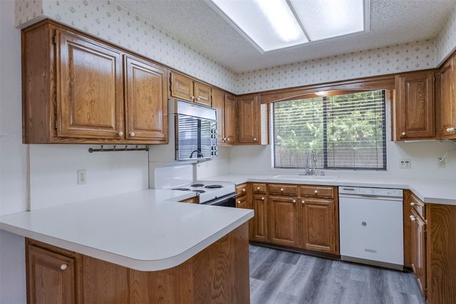 6111 Fern Meadow Road, Arlington, TX 76017