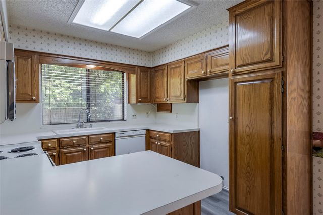 6111 Fern Meadow Road, Arlington, TX 76017