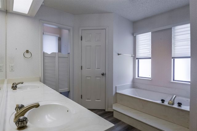 6111 Fern Meadow Road, Arlington, TX 76017