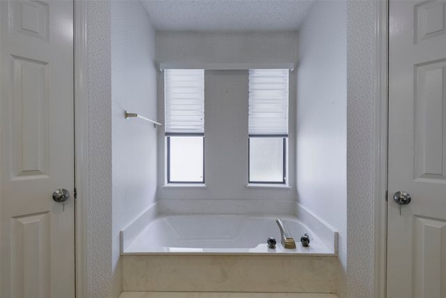 6111 Fern Meadow Road, Arlington, TX 76017